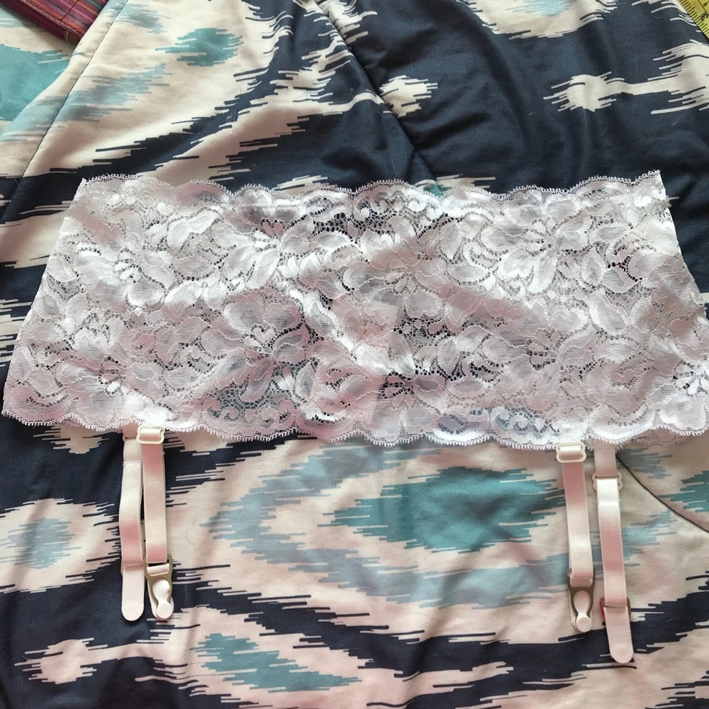 Lace stretch garder belt